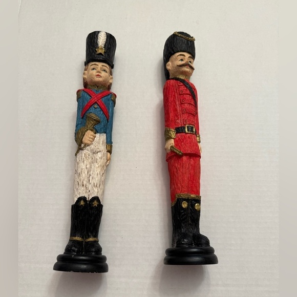 Vntg Set Red Uniformed Wood Look Resin Figurine Guard & Blue Soldier W/Bugle 12 - Picture 2 of 11